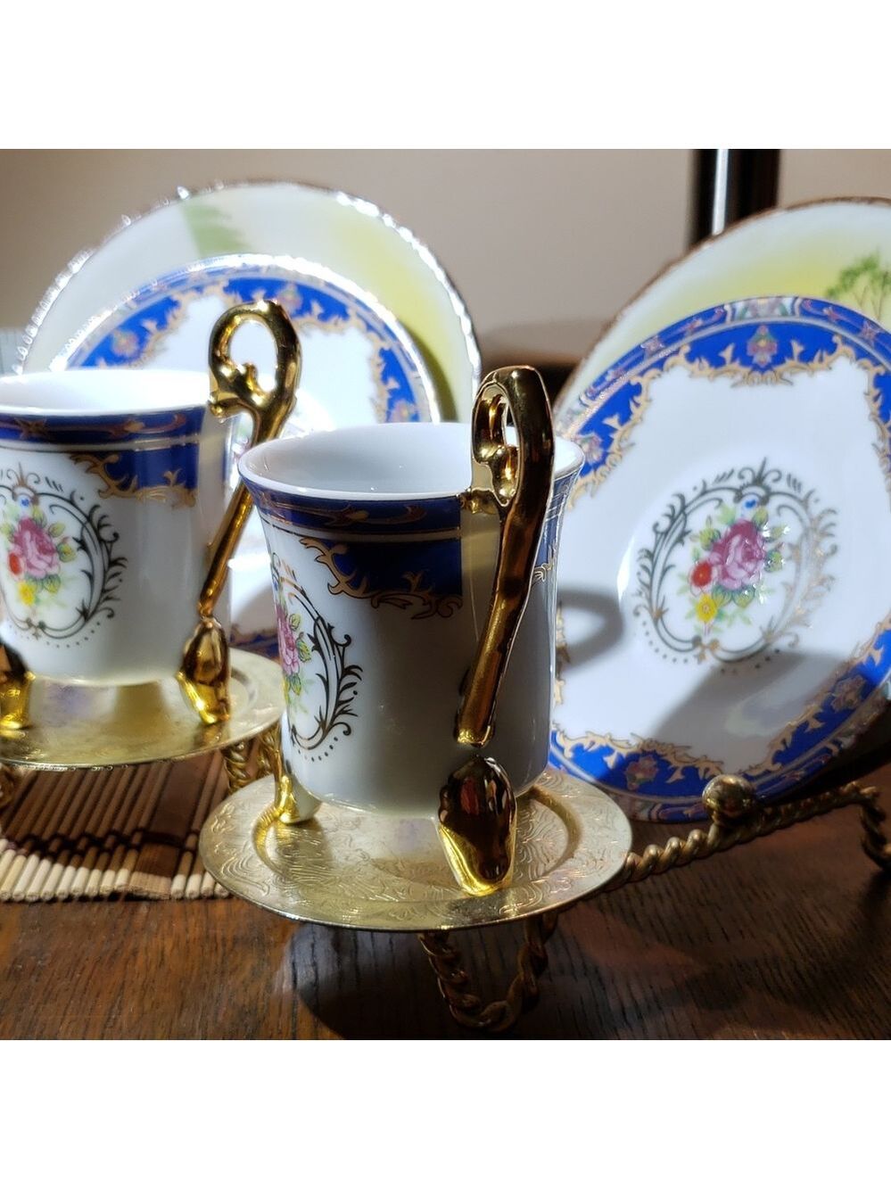 Displays for China metal vtg pair